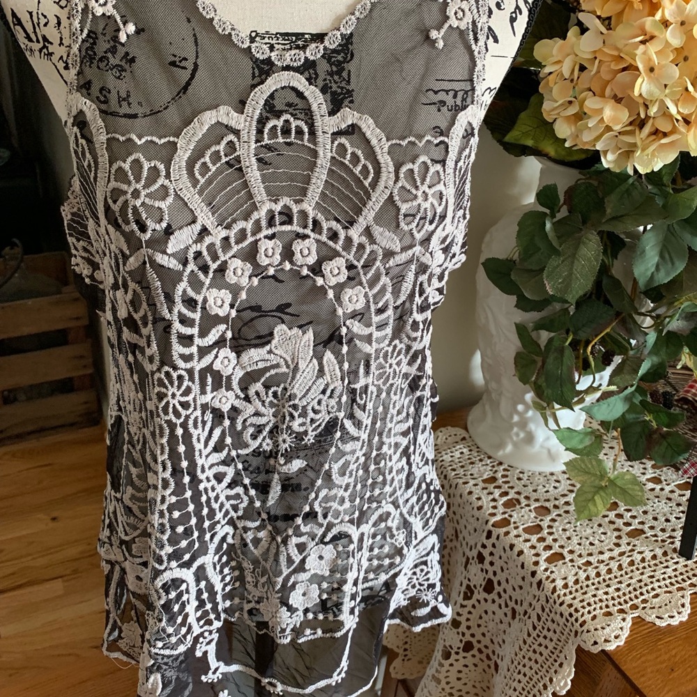 TOP - Picture 2 of 4